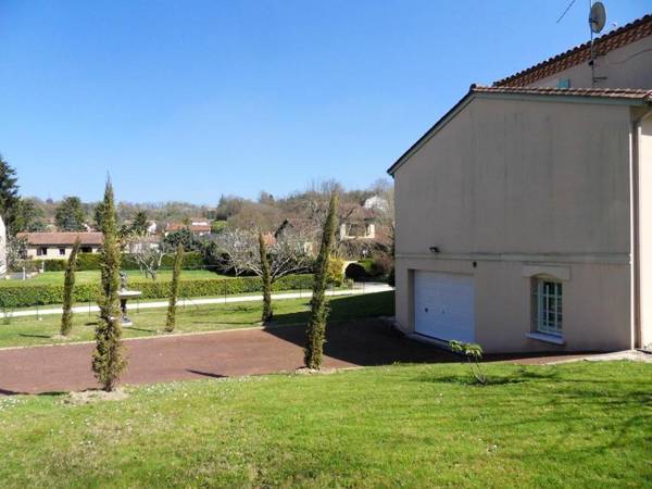 Villa de 3 chambres avec piscine privee jardin clos et wifi a Riberac