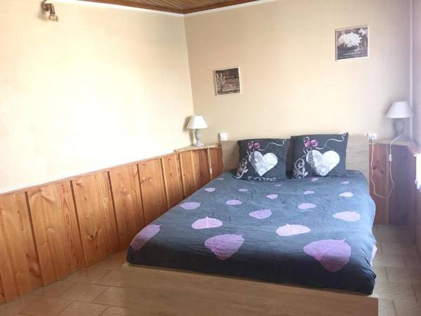 Maison de 2 chambres avec terrasse amenagee et wifi a Bousson le Haut