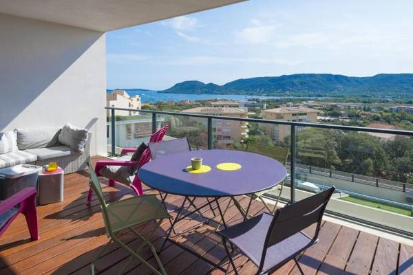 Superbe appartement vue mer idéalement situé à 750m des commerces et du centre historique de Porto-V