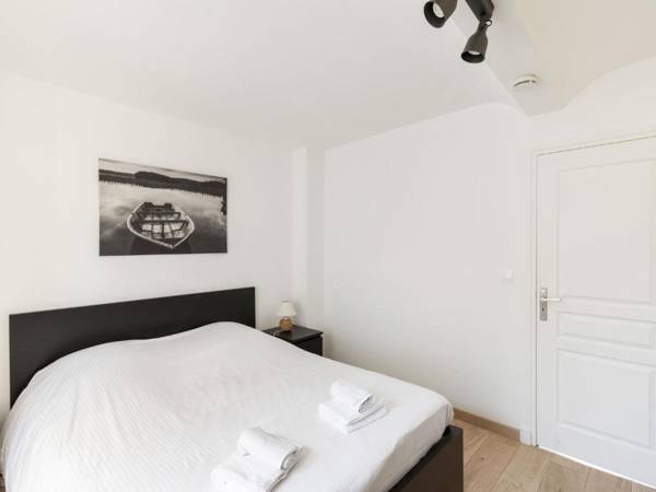 Cozy Holiday Home in Port en Bessin Huppain with Heating Facility