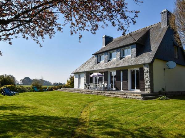 Stylish Holiday Home in Morlaix with Private Garden