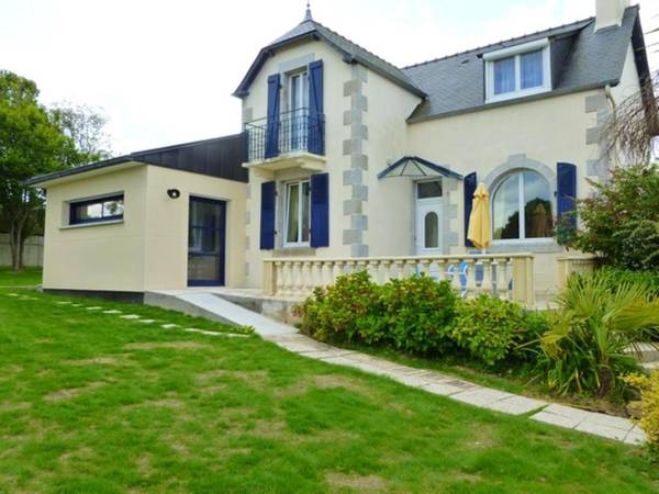 Maison de 3 chambres avec vue sur la mer jardin clos et wifi a Plougasnou a 1 km de la plage