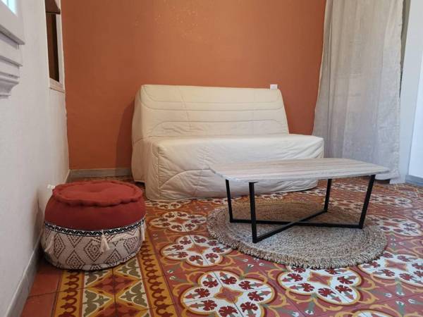 Studio between Fac city center