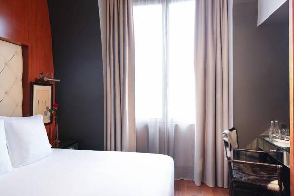 Hotel Banke Opera Autograph Collection