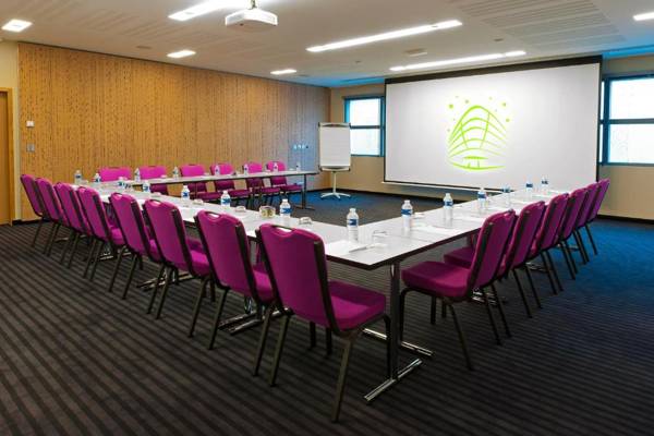 Holiday Inn Paris - Porte De Clichy an IHG Hotel