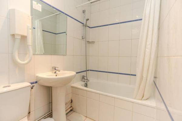 Le Regent Montmartre by Hiphophostels