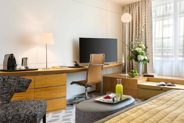 La Clef Tour Eiffel Paris by The Crest Collection