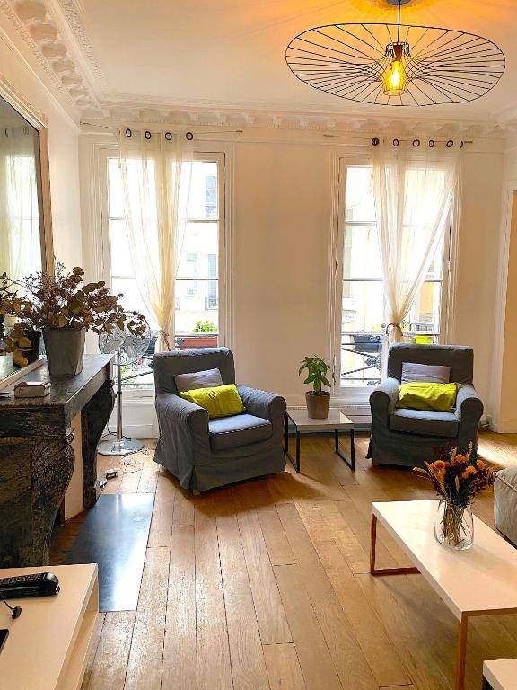 Quiet & Very Central 2 BR Flat