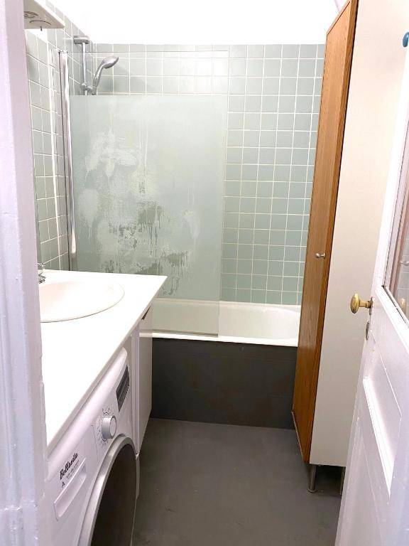 Quiet & Very Central 2 BR Flat