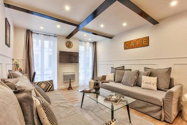 14 Luxury Flat Eiffel Design 1