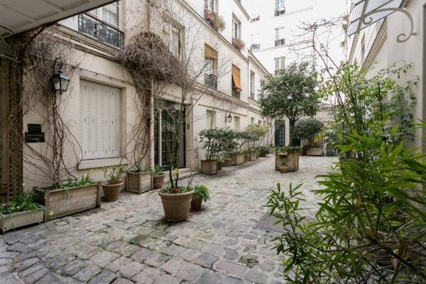 Marais Place des Vosges Sevigne