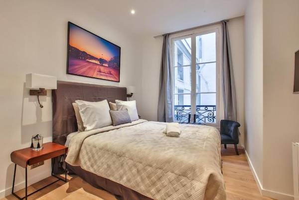 62-LUXURY FLAT CHAMPS ELYSEES (1G)