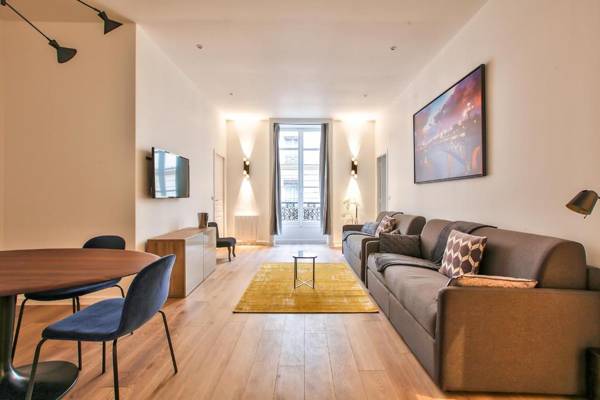 64-LUXURY FLAT CHAMPS ELYSEES (1D)