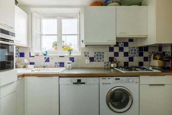 Veeve - Character in the Marais