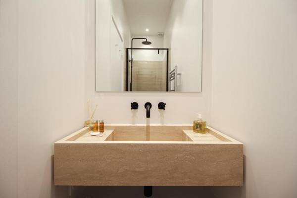 Modern Apt 3BDR/3BTH - Louvre Museum/Tuileries