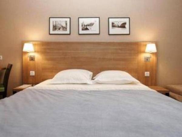 Kyriad Paris Ouest La Defense Courbevoie