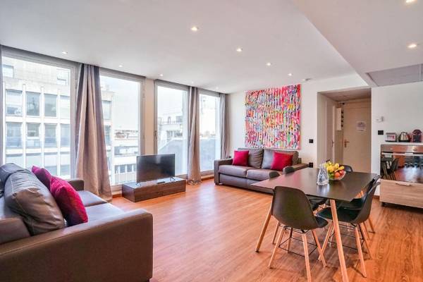 129 - Urban Art Love Champs-Elysées