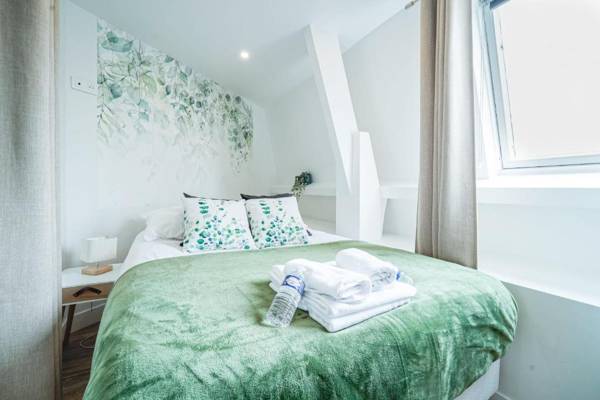 Parisian flat with Eiffel Tower view