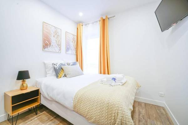 New studio in Paris 8