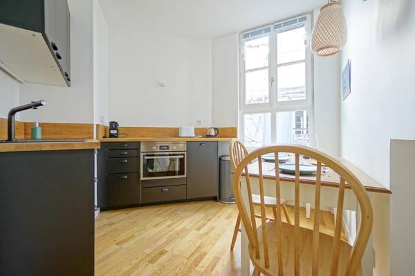 BEAUTIFUL BRIGHT apartment near the Marais