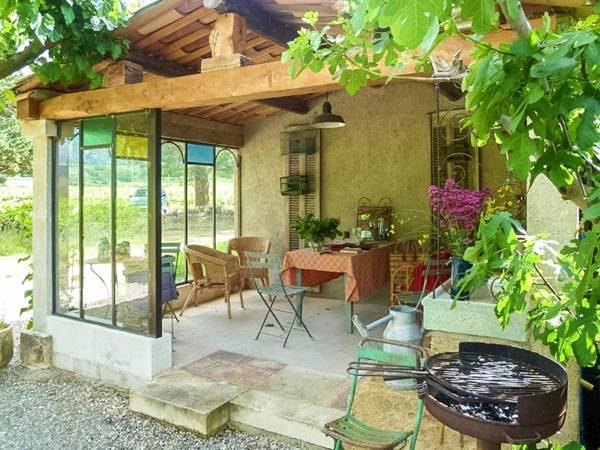 Maison de 2 chambres avec piscine partagee terrasse amenagee et wifi a Oppede