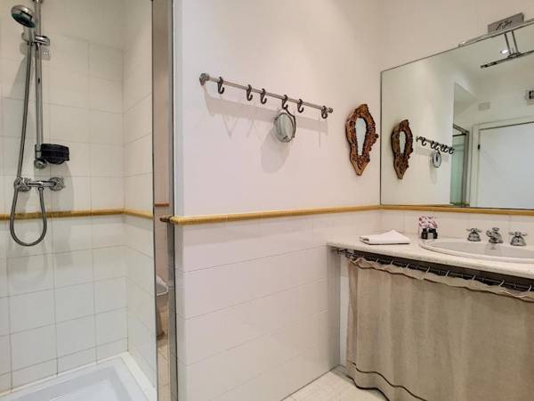 Nestor&Jeeves - PALAIS NICOLE - Central - Very close sea