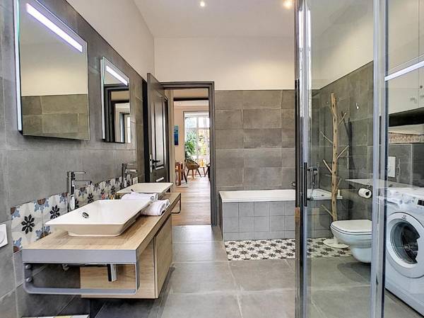 Nestor&Jeeves - PALAIS MARIE PRESTIGE - Central - Close sea