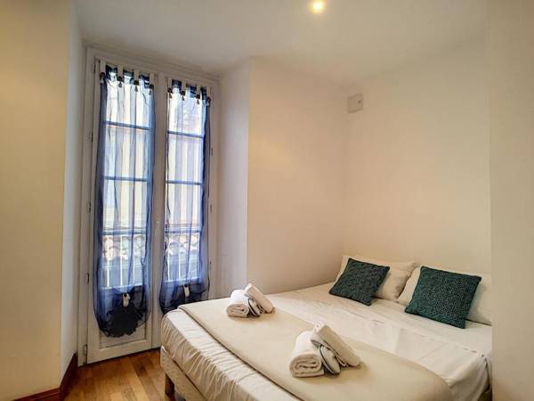 Nestor&Jeeves - MEYERBEER - Central - Very close sea