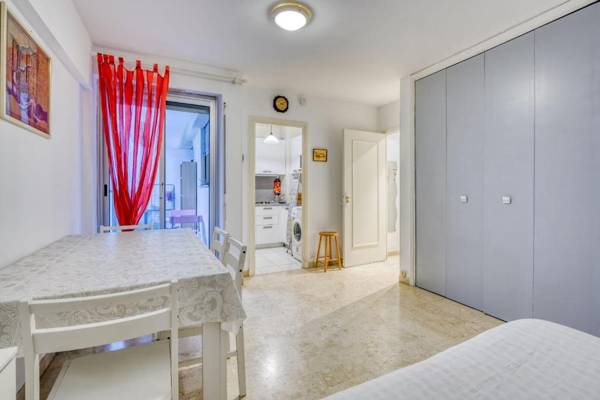 Studio Close to all Hyper Central amenities