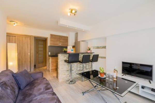 SUEDE 2 AP4208 By Riviera Holiday Homes