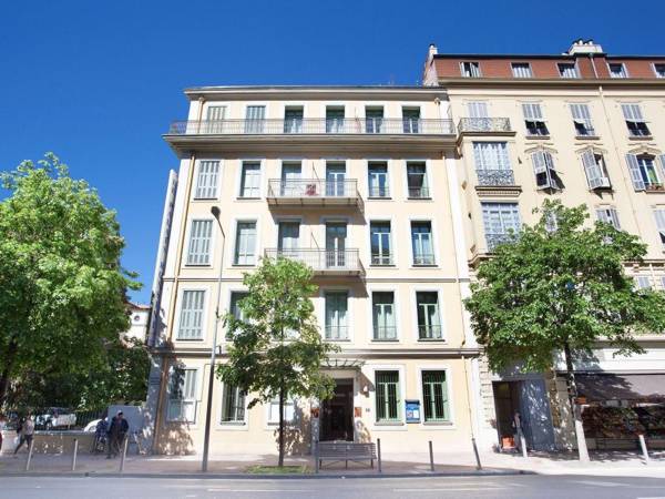 Stately studio in former hotel in the center of Nice