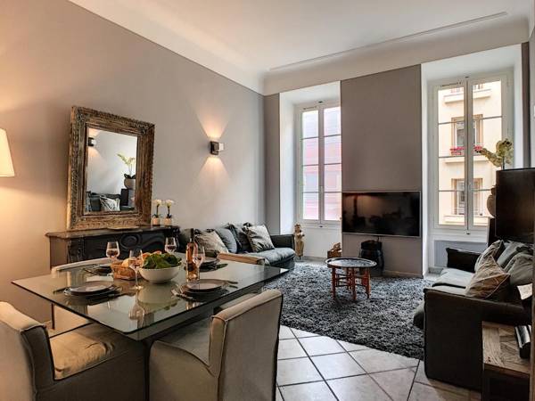 Nestor&Jeeves - MASSENA LOUNGE - Hyper center - By sea