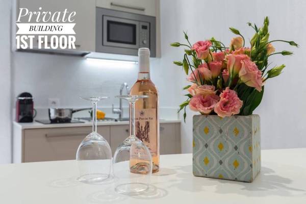 PRIVATE BUILDING 4 APTS UNIQUE AT NICE- OLD TOWN