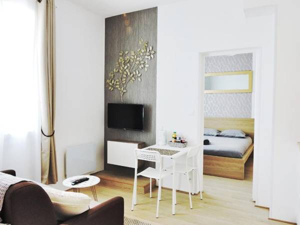 F2 Golden Lounge Hyper Centre Parking