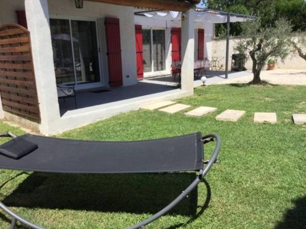 Très jolie location vacances climatisée 6 personnes proche des Baux de Provence située au coeur des Alpilles à Mouriès LS1-312 Clarta