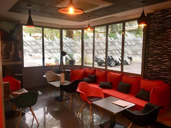 IBIS Cannes Mouans Sartoux parking gratuit