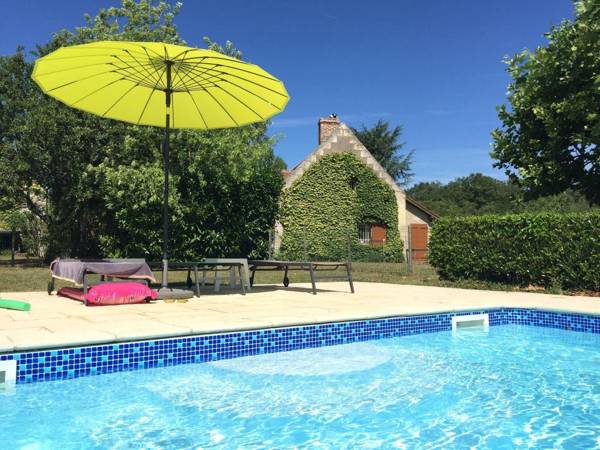 Holiday home near Montrichard (2 km) with shared swimming pool in an oasis of peace and quiet