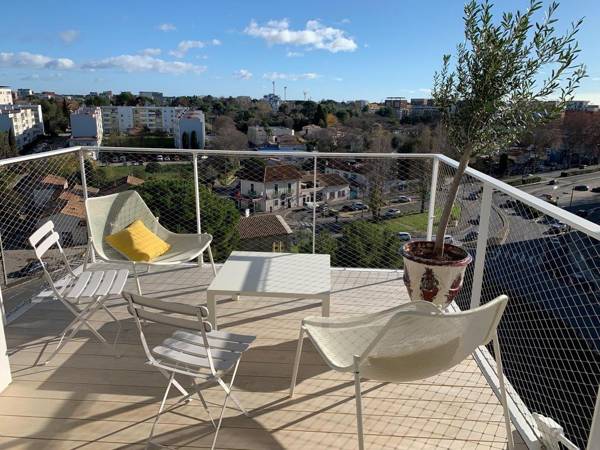 Architectural Jewel Arbre Blanc luxury 1 BR apt