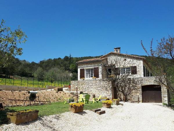 Cozy Holiday Home in Montclus with River Near