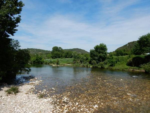Cozy Holiday Home in Montclus with River Near