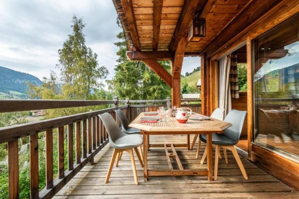 Chalet 5 minutes walk from the center of Megève and Ski-in ski-out