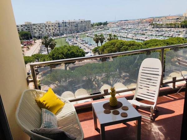 Sunny spacious 3 BR apt by Marina with terrace