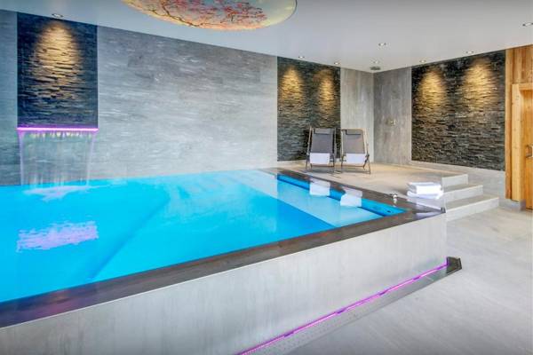 Chalet Caramel - OVO Network