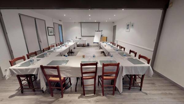 Kyriad Chantilly Sud - Luzarches