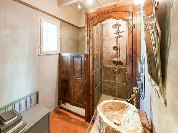 Quaint Holiday Home in Lorgues with Pool