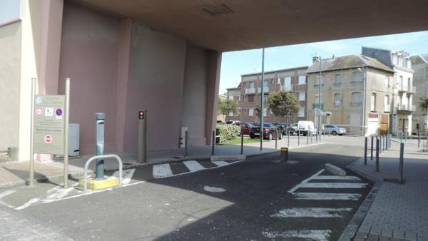 ESPLANADE FRONT DE MER 113 1er Etage Lit fait WIFI Parking