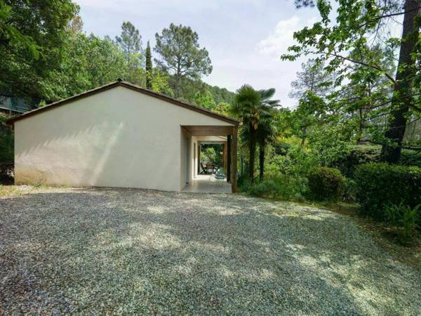 Beautiful house on hilltop with private pool and a river 800 meters away