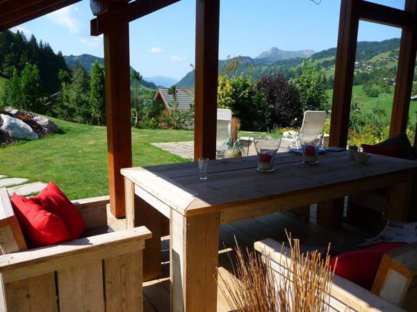 Sunny Chalet in Les Gets with Jacuzzi