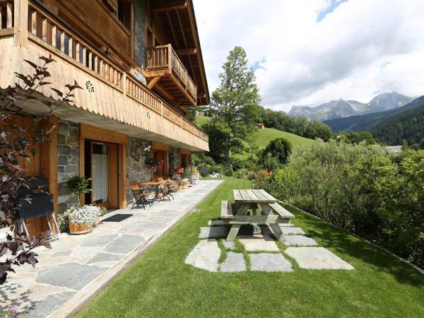 Cozy Chalet in Grand-Bornand with Garden Furniture