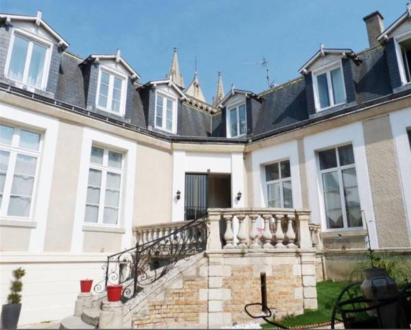 Les Hôtes d’Eloise